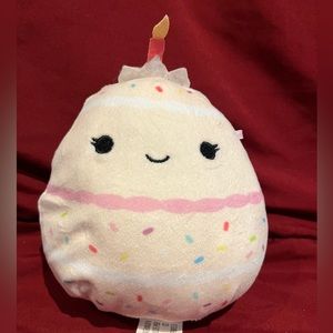 Squishmallow Dorina the birthday cake 5”